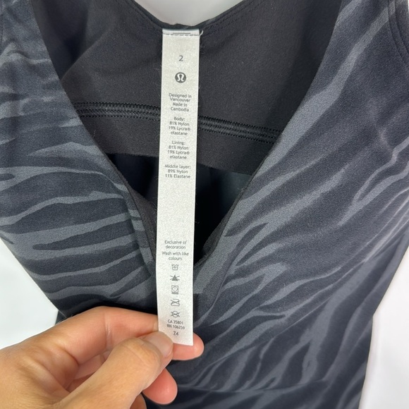 Lululemon Cropped Align Zebra Grey Black Tank Top Size 2 - Picture 3 of 4